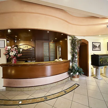 Mocambo 3* Риччоне