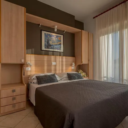 Hotel Mocambo Centralissimo Al Mare 3*