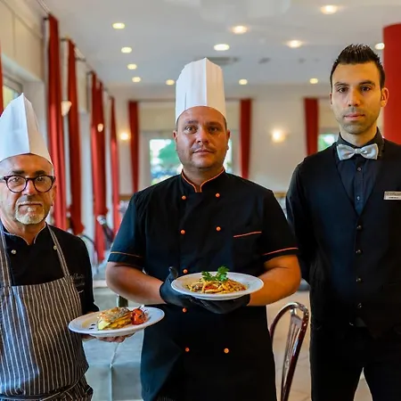 Mocambo Centralissimo Al Mare فندق ريتشيوني
