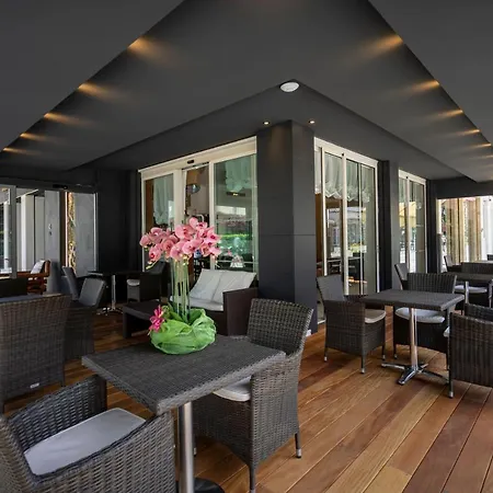 Mocambo Centralissimo Al Mare Hotel