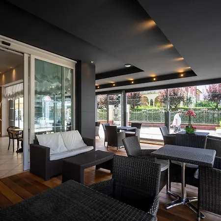 Mocambo Centralissimo Al Mare Riccione