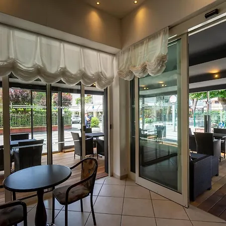 Hotel Mocambo Centralissimo Al Mare Riccione
