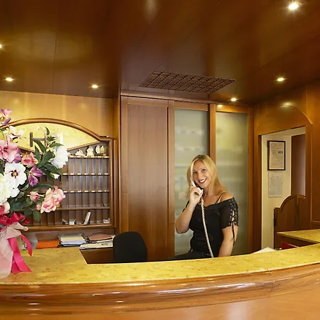 Mocambo Centralissimo Al Mare 3* ריצ'יונה