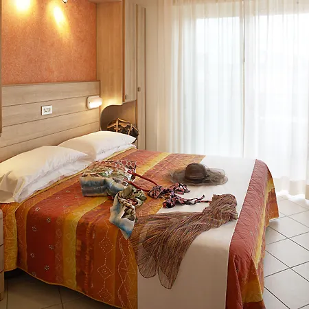 Hotell Mocambo Centralissimo Al Mare 3*