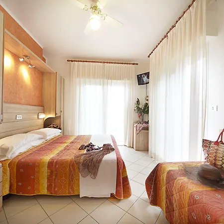 Hotell Mocambo Centralissimo Al Mare