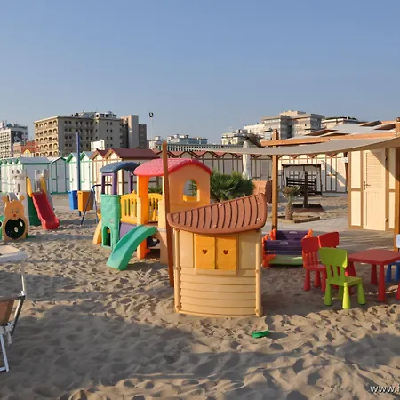 Mocambo Centralissimo Al Mare ריצ'יונה