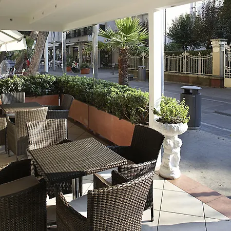 Mocambo Centralissimo Al Mare מלון 3*