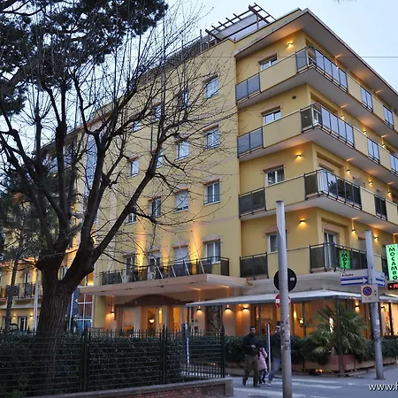 Mocambo Centralissimo Al Mare מלון ריצ'יונה