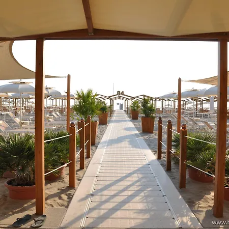 Mocambo Centralissimo Al Mare 3* ריצ'יונה