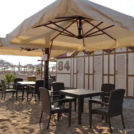 Mocambo Centralissimo Al Mare מלון