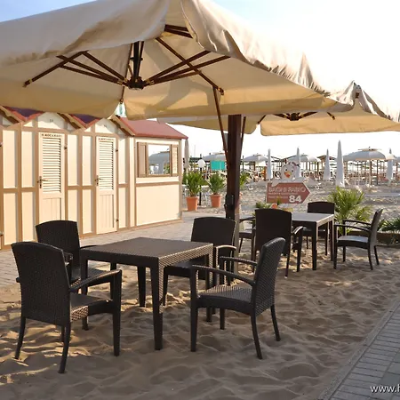 Mocambo Centralissimo Al Mare מלון