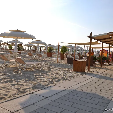 Hotel Mocambo Centralissimo Al Mare 3*