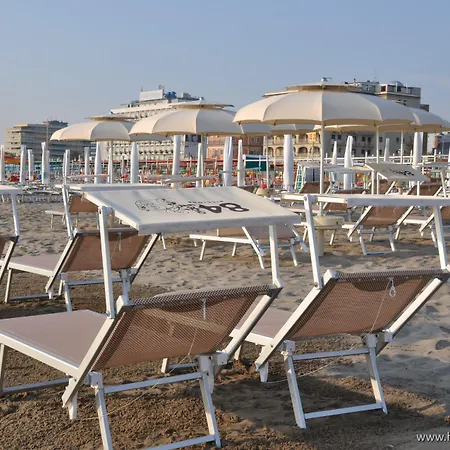 Mocambo Centralissimo Al Mare ריצ'יונה