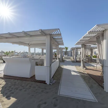 Hotell Mocambo Centralissimo Al Mare