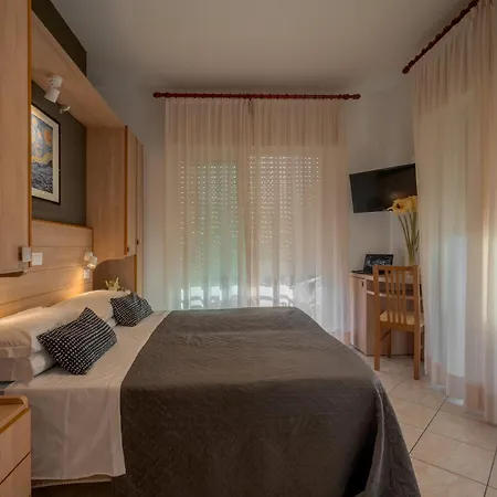 Mocambo Centralissimo Al Mare Ριτσιόνε