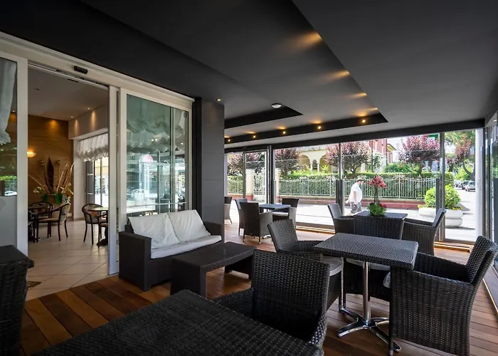 Mocambo Centralissimo Al Mare Riccione