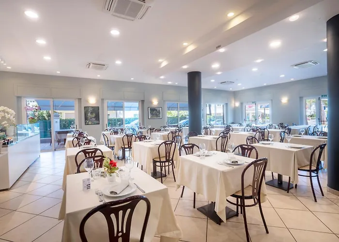 Mocambo Centralissimo Al Mare 3* Riccione